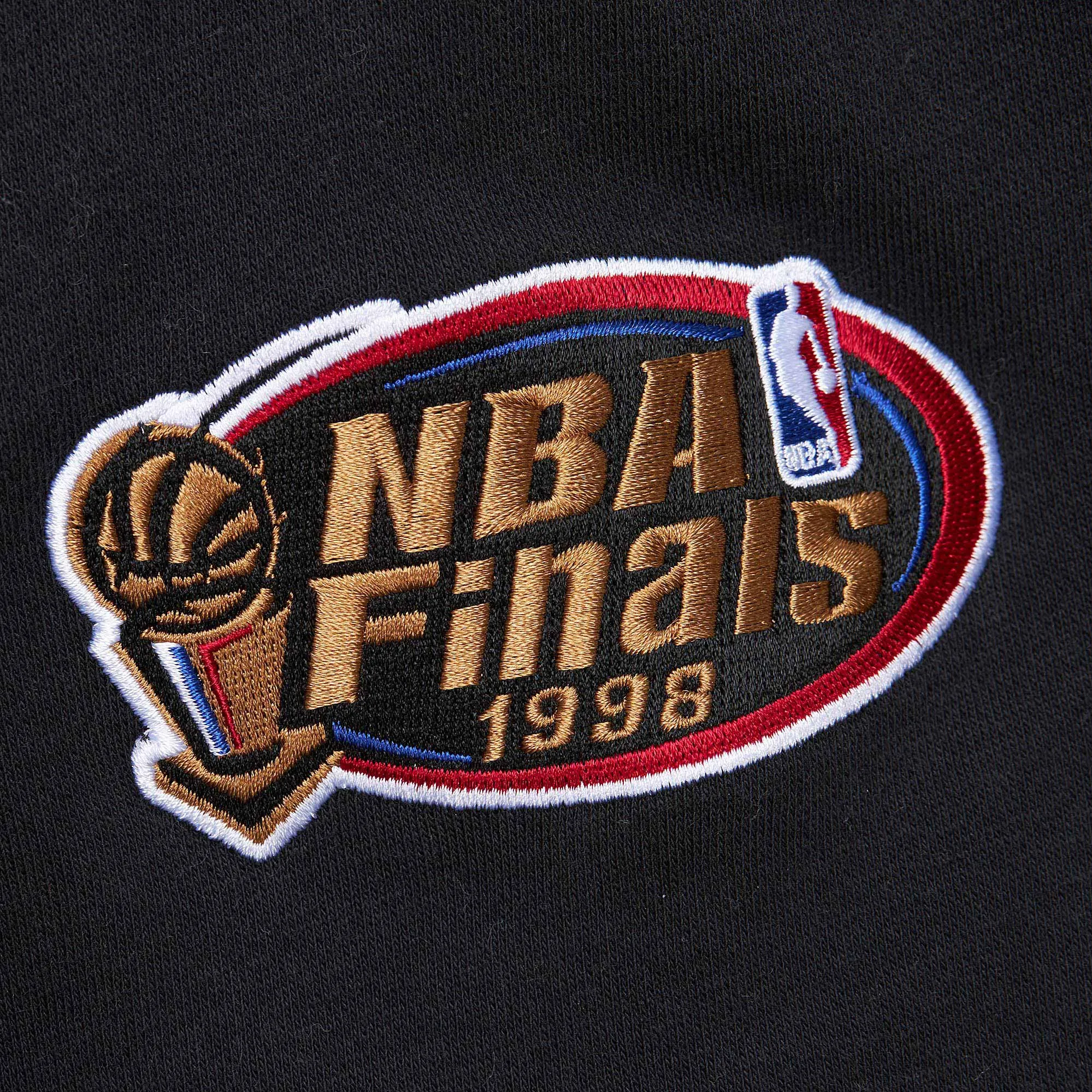 Chicago Bulls Mitchell & Ness Vintage Logo 4.0 Crewneck Sweatshirt