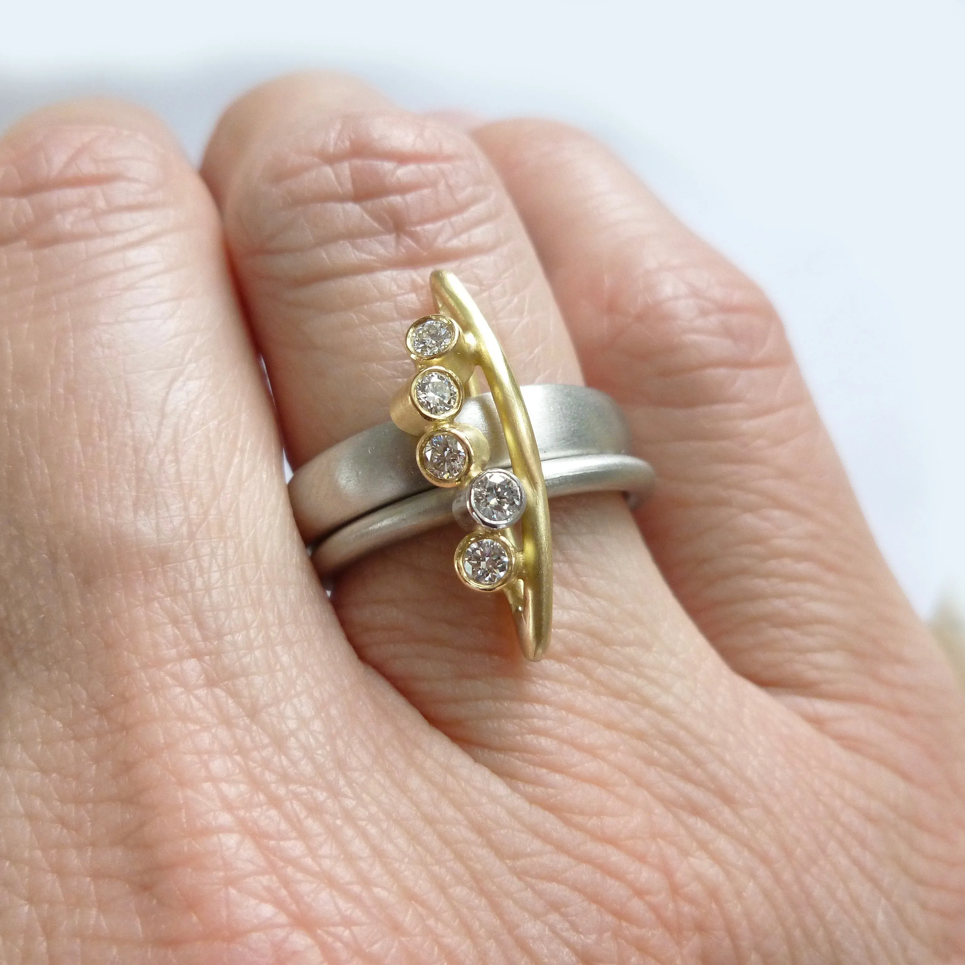 Contemporary platinum and 18ct yellow gold and diamond ring