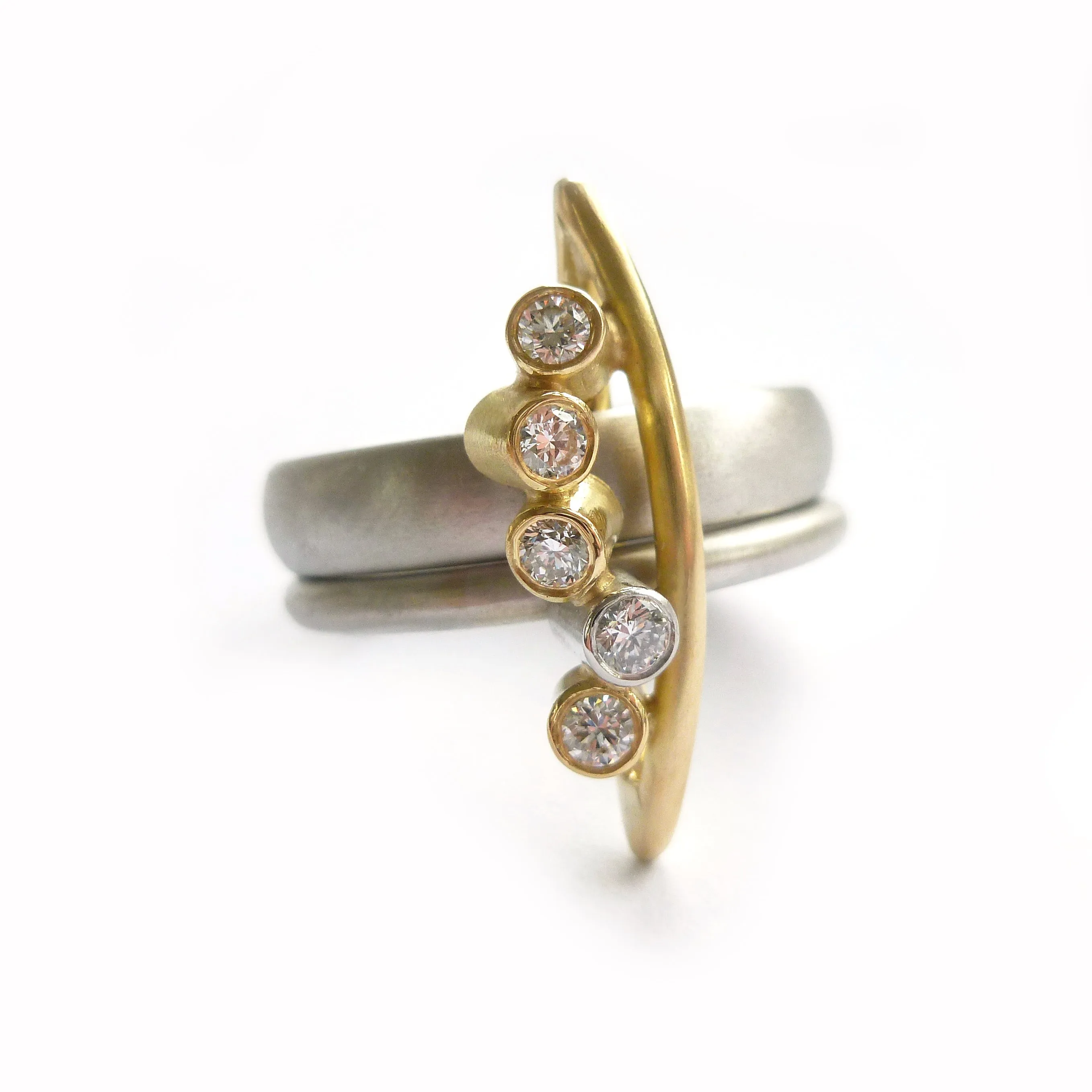 Contemporary platinum and 18ct yellow gold and diamond ring