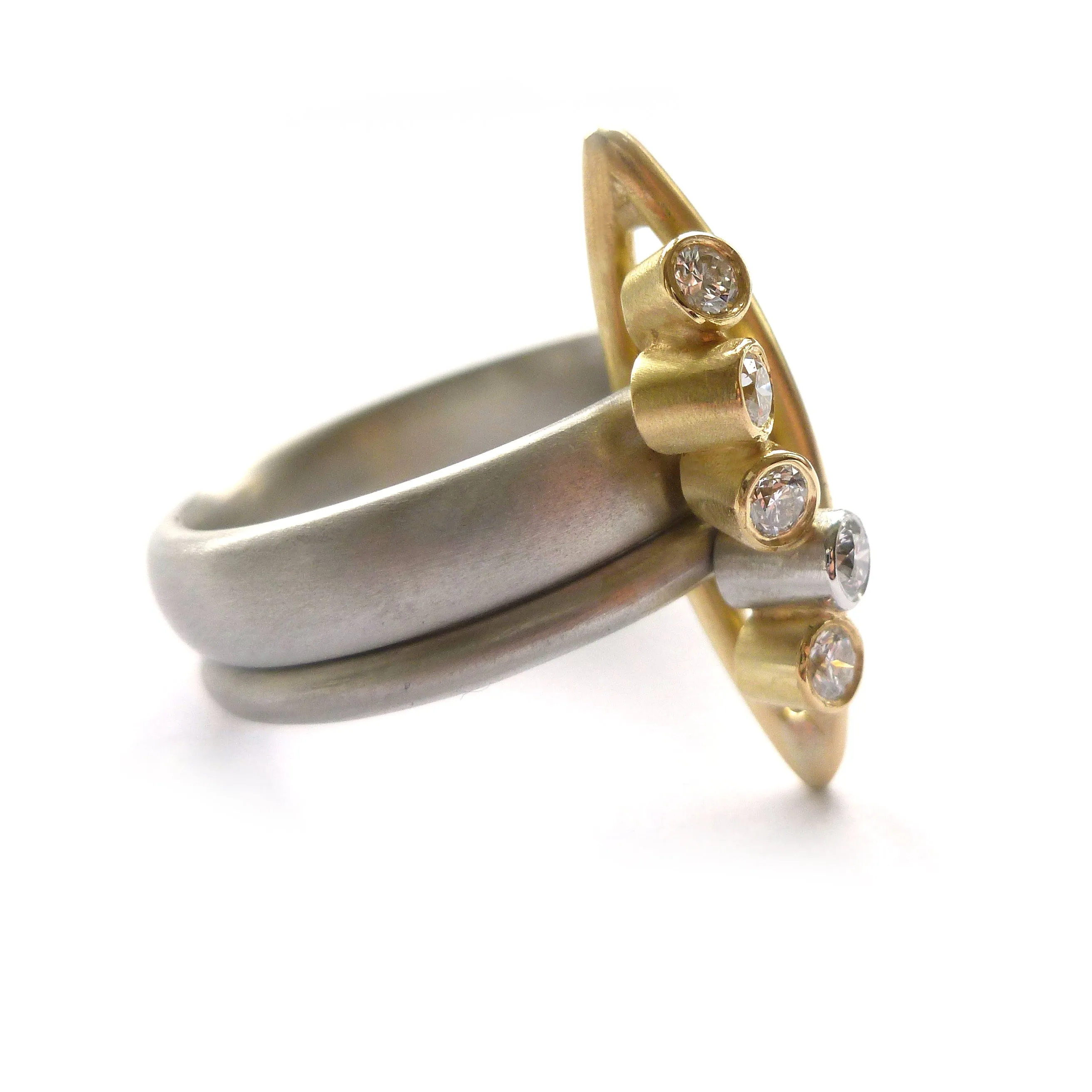 Contemporary platinum and 18ct yellow gold and diamond ring