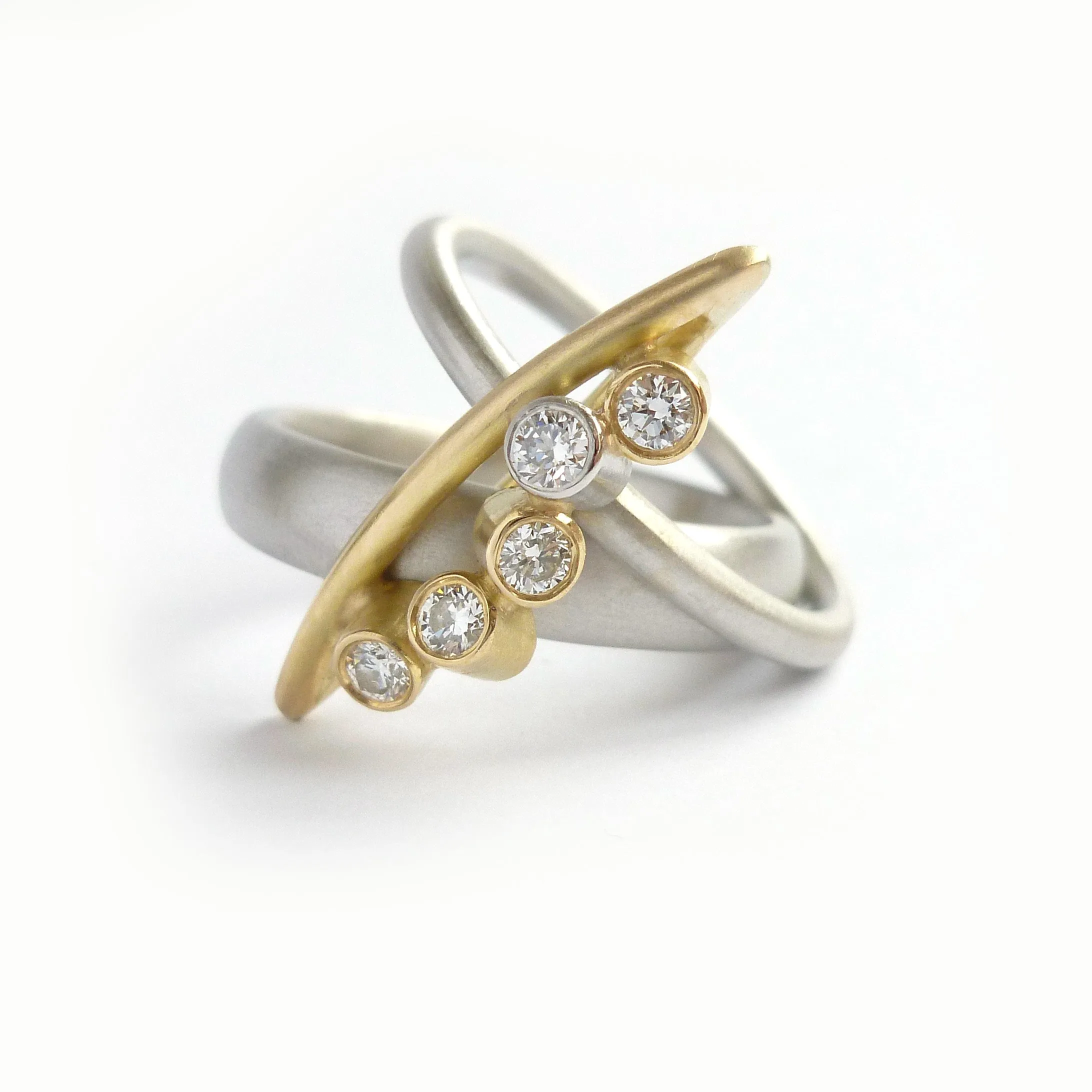 Contemporary platinum and 18ct yellow gold and diamond ring